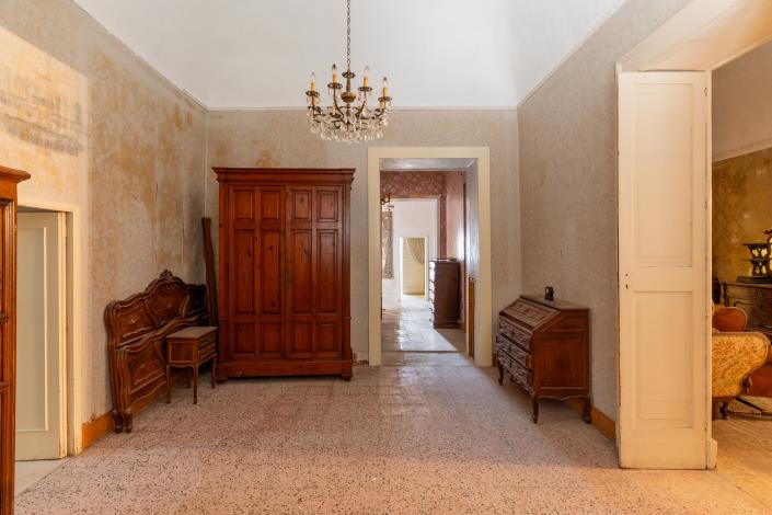 Image No.11-8 Bed Mansion for sale