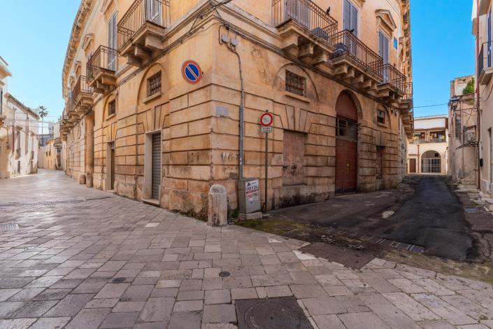 Image No.40-8 Bed Mansion for sale