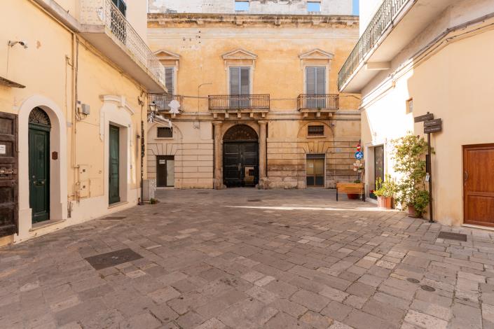 Image No.45-8 Bed Mansion for sale