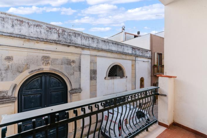 Image No.10-1 Bed Townhouse for sale