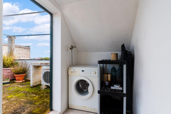 Image No.19-1 Bed Townhouse for sale