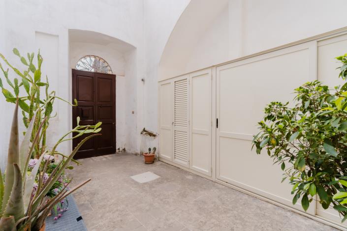 Image No.25-2 Bed Townhouse for sale