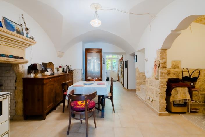 Image No.8-2 Bed Townhouse for sale