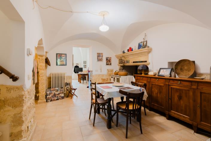 Image No.12-2 Bed Townhouse for sale