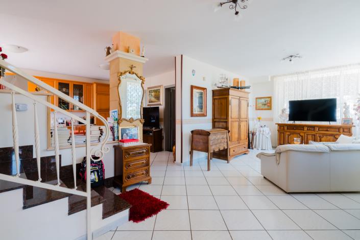 Image No.1-5 Bed Villa / Detached for sale