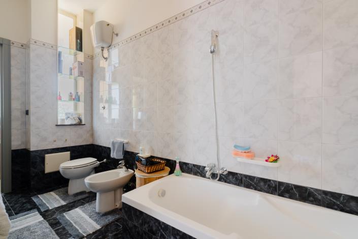 Image No.19-5 Bed Villa / Detached for sale