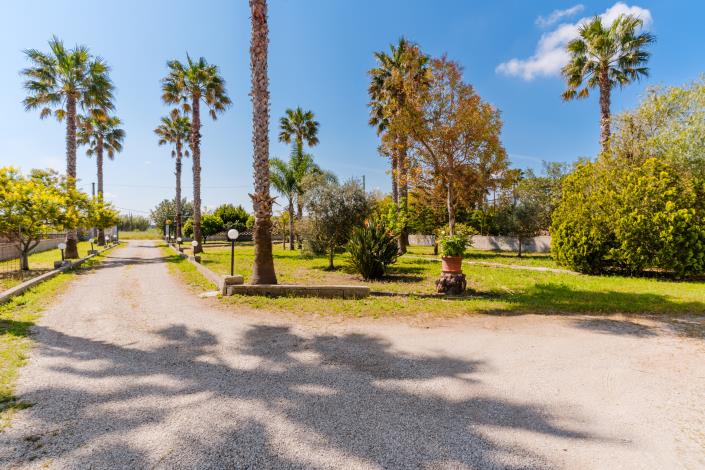 Image No.28-5 Bed Villa / Detached for sale