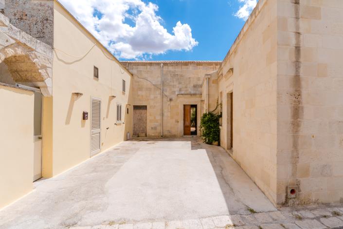 Image No.2-3 Bed Townhouse for sale