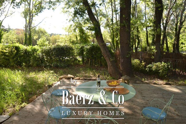 Image No.16-6 Bed Property for sale