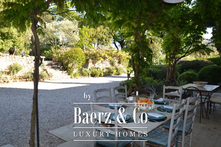 Image No.17-6 Bed Property for sale