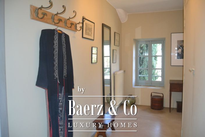 Image No.42-6 Bed Property for sale