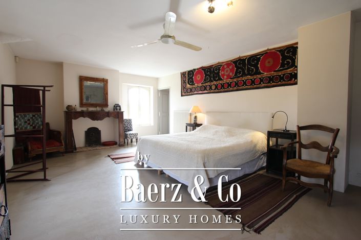 Image No.45-6 Bed Property for sale