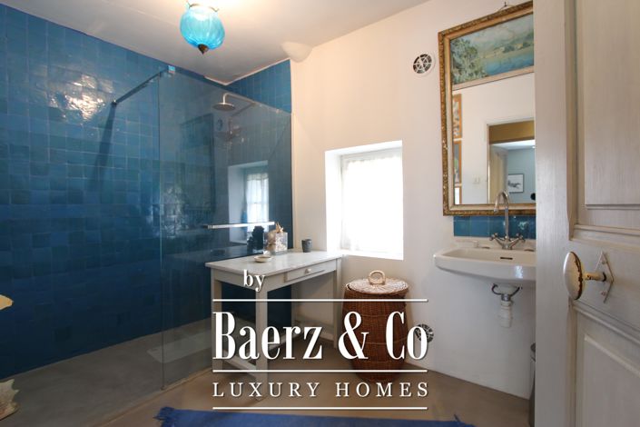 Image No.46-6 Bed Property for sale