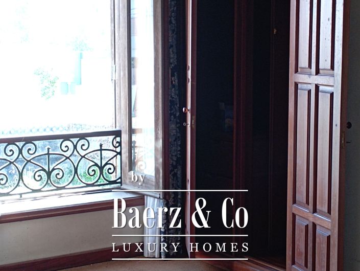 Image No.10-8 Bed Property for sale