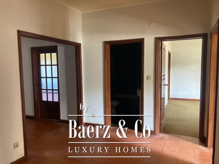 Image No.9-8 Bed Property for sale