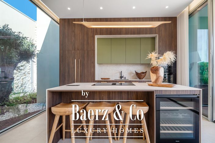 Image No.10-3 Bed House for sale