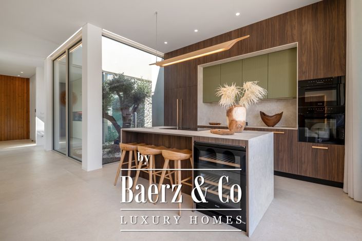 Image No.11-3 Bed House for sale