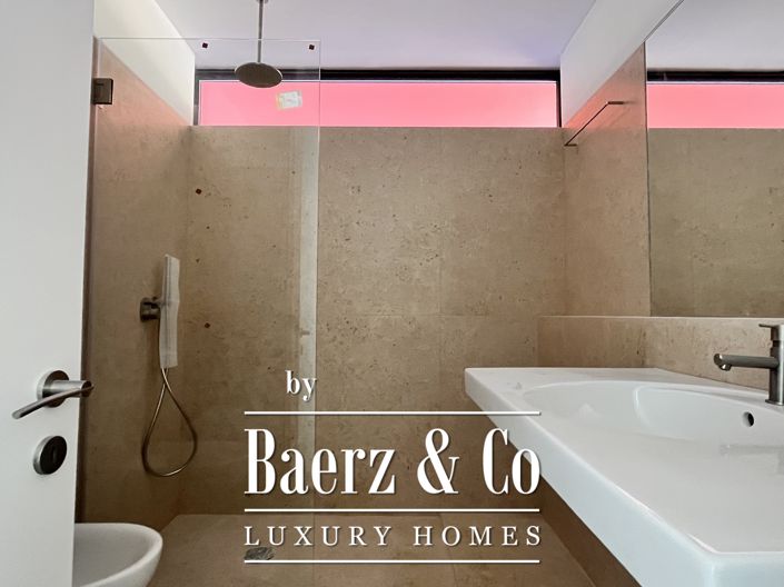 Image No.16-4 Bed House for sale