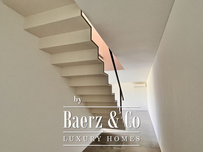 Image No.20-4 Bed House for sale