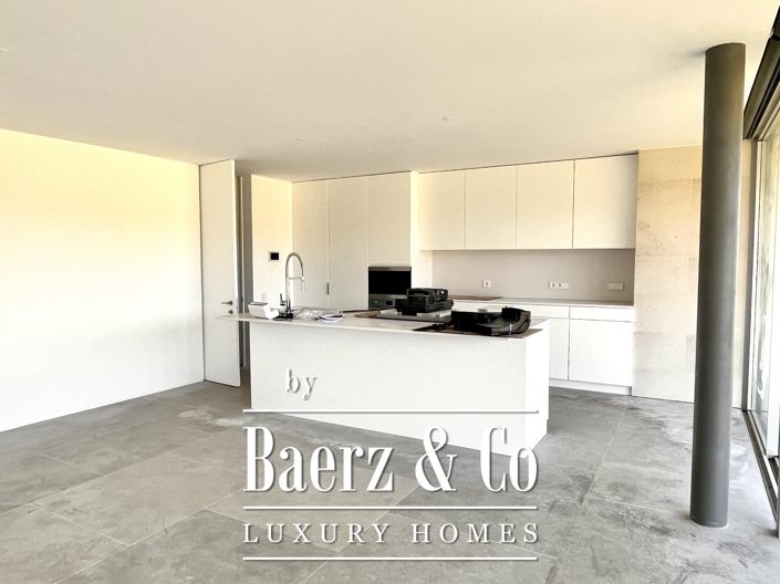 Image No.25-4 Bed House for sale