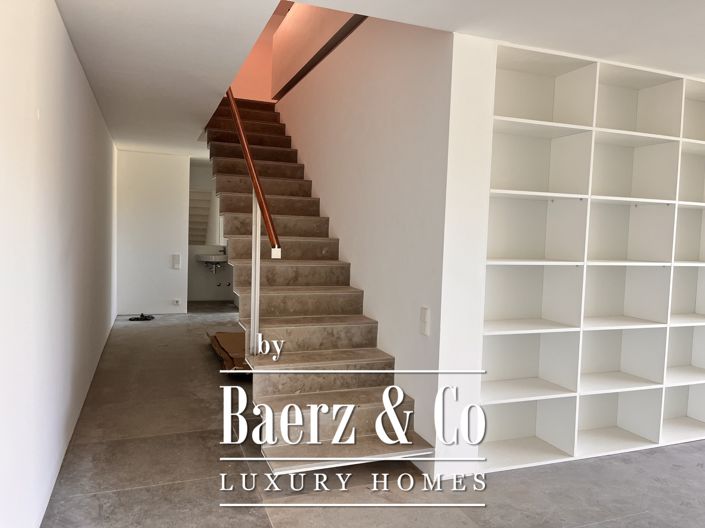 Image No.28-4 Bed House for sale