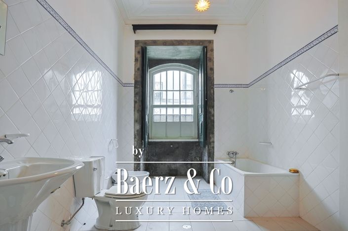 Image No.16-29 Bed Property for sale