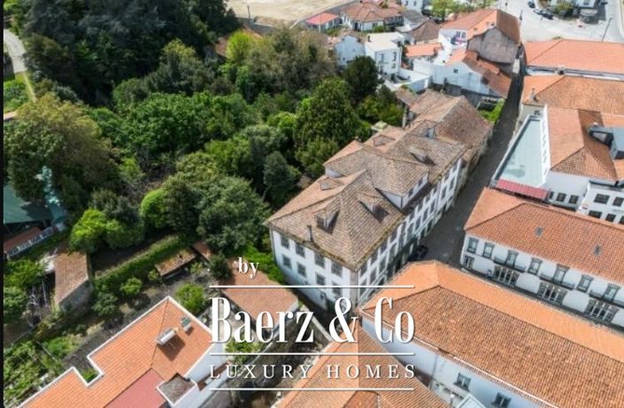 Image No.17-29 Bed Property for sale