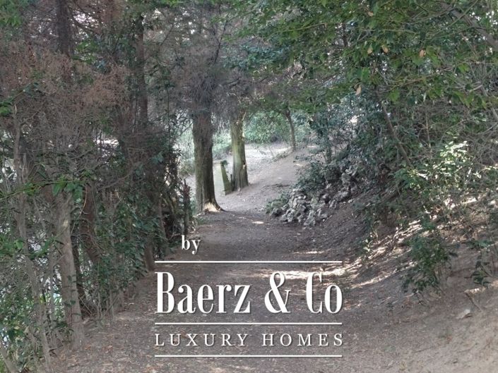 Image No.18-29 Bed Property for sale