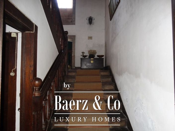 Image No.9-29 Bed Property for sale