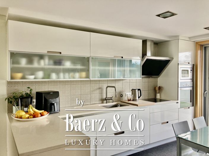 Image No.10-3 Bed Property for sale