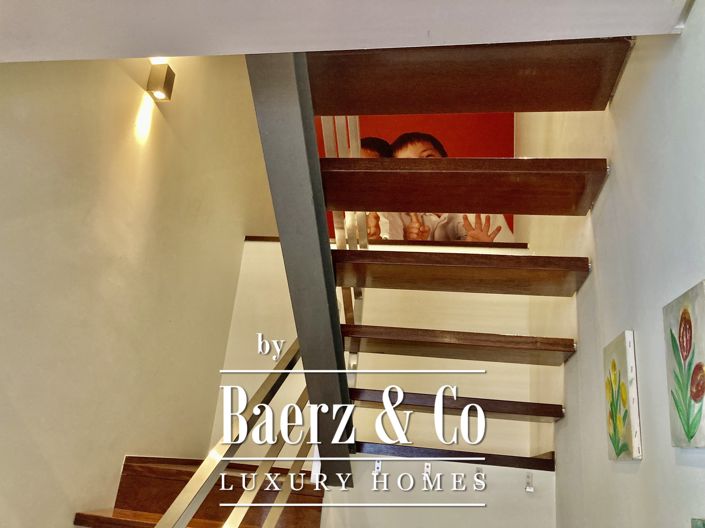 Image No.12-3 Bed Property for sale