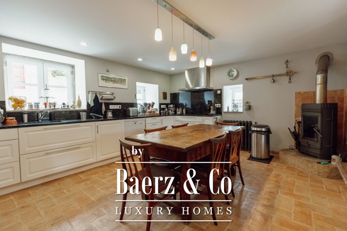 Image No.11-5 Bed Property for sale