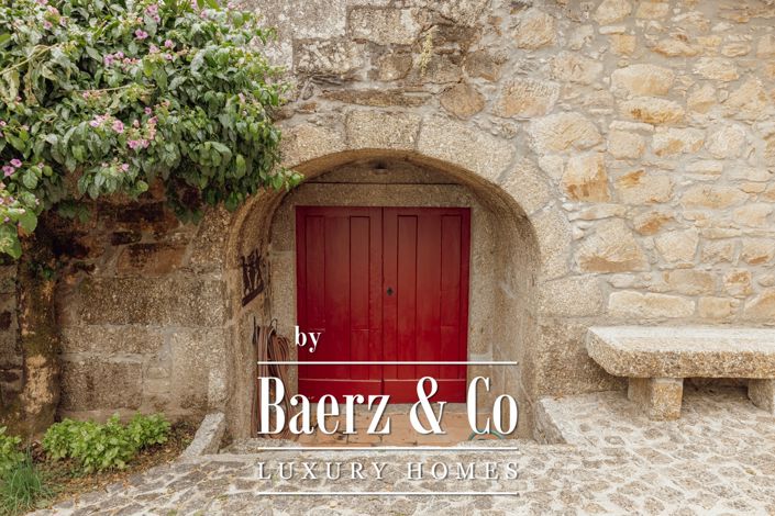 Image No.24-5 Bed Property for sale