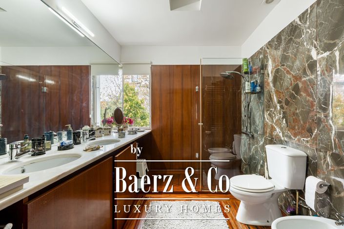 Image No.18-6 Bed House for sale