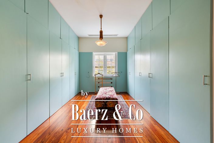 Image No.21-6 Bed House for sale