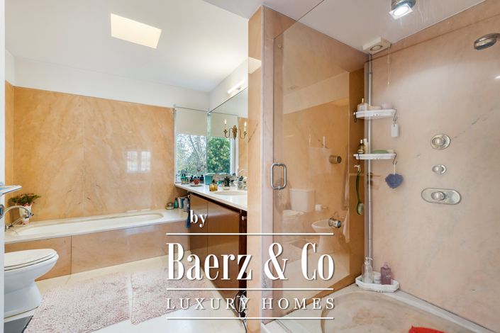 Image No.22-6 Bed House for sale