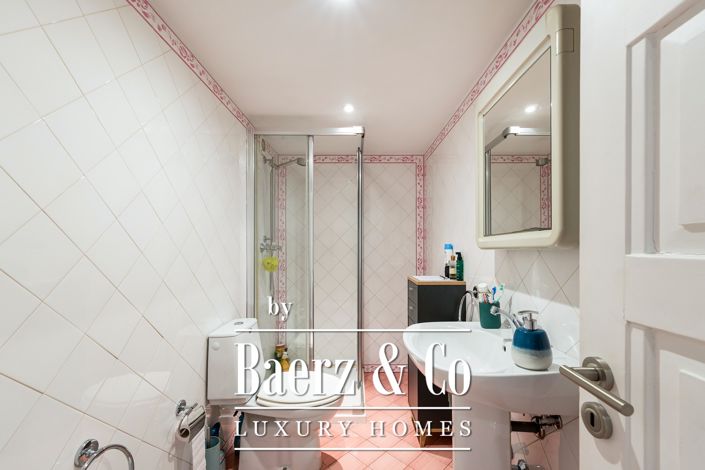 Image No.24-6 Bed House for sale