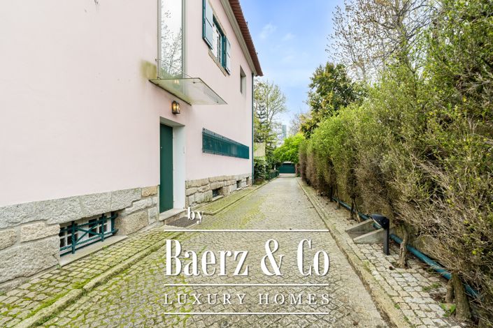 Image No.28-6 Bed House for sale