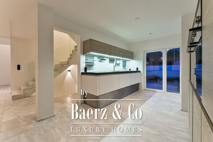 Image No.20-4 Bed House for sale