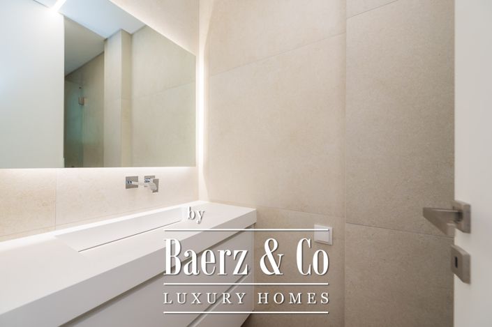 Image No.20-4 Bed House for sale