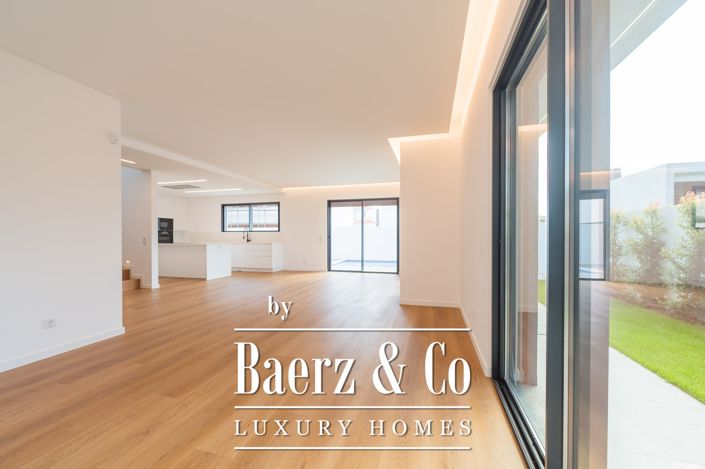 Image No.8-4 Bed House for sale