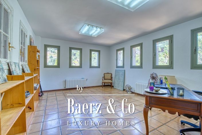 Image No.17-5 Bed Villa for sale