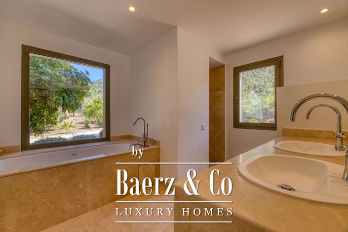 Image No.19-5 Bed Villa for sale