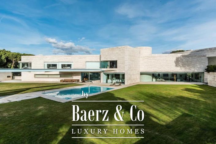 Image No.1-6 Bed Villa for sale