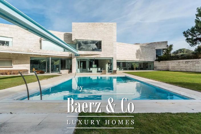 Image No.2-6 Bed Villa for sale