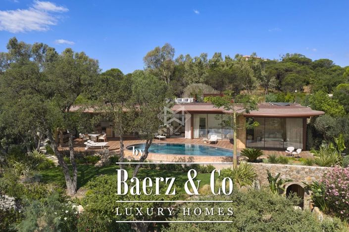 Image No.1-8 Bed Villa for sale