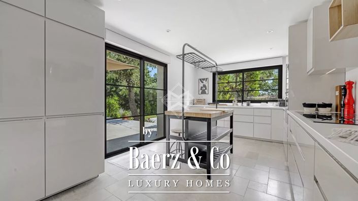 Image No.10-6 Bed Villa for sale