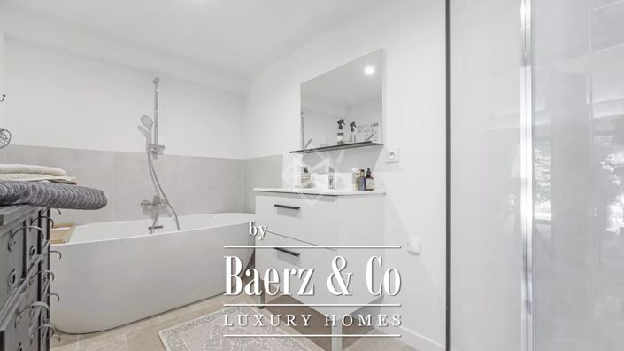 Image No.12-6 Bed Villa for sale