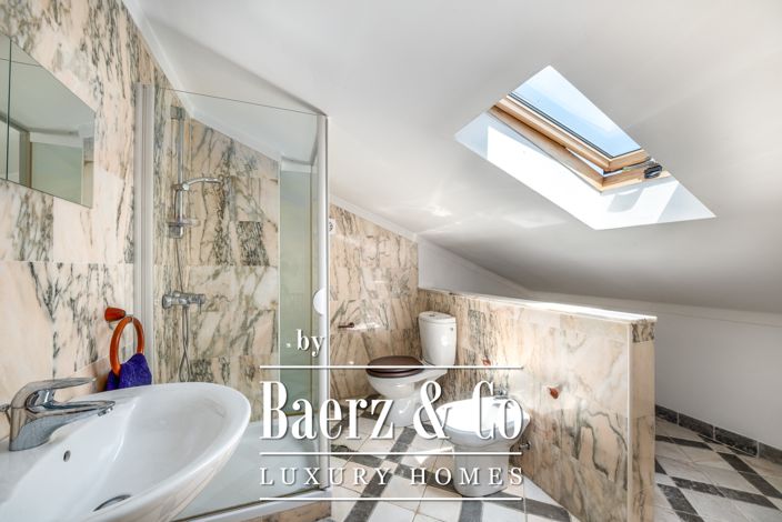 Image No.23-5 Bed House for sale