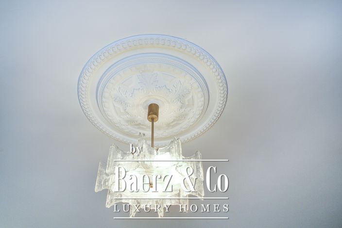 Image No.8-5 Bed House for sale